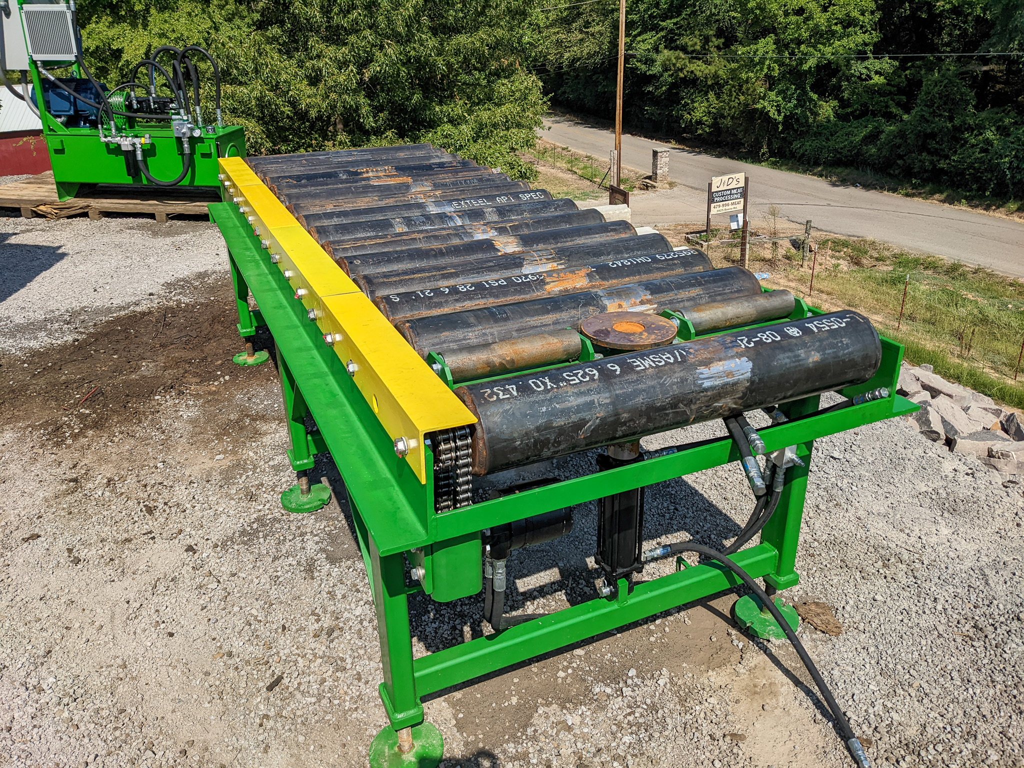 Power roller conveyor with turntable