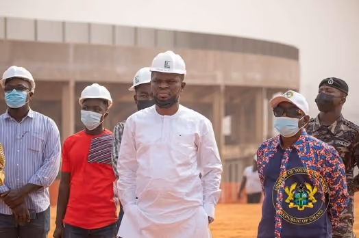 LE MINISTRE GHANÉEN DE LA JEUNESSE ET DES SPORTS MARQUE LE COMPTE À REBOURS DE 25 JOURS AVANT LES 13E JEUX AFRICAINS, ACCRA 2023 ET LA MISE EN SERVICE DU COMPLEXE SPORTIF