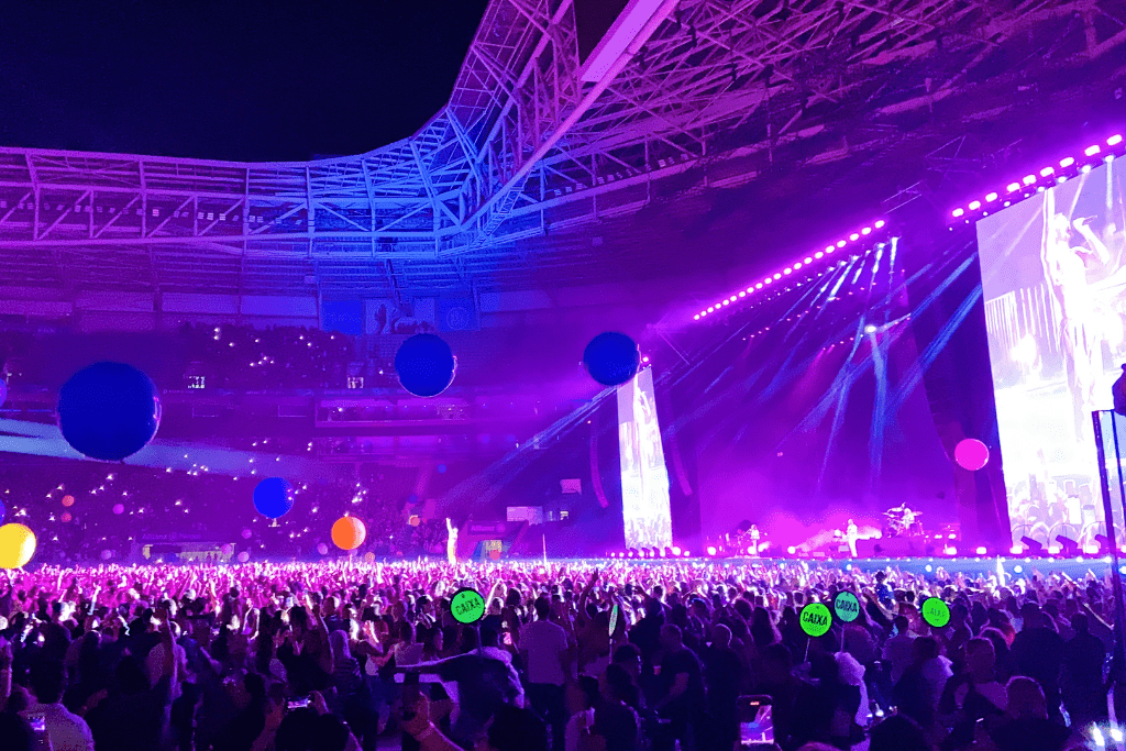 publico aproveitando show do imagine dragons em são paulo 2023 - gestão de consumo feita pela zig