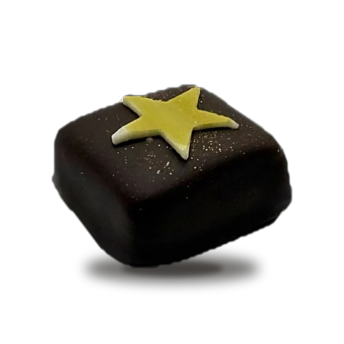 Amarena-Marzipan – handgemachte Praline mit Stern aus dem Torten Atelier Nicole Lachmayr