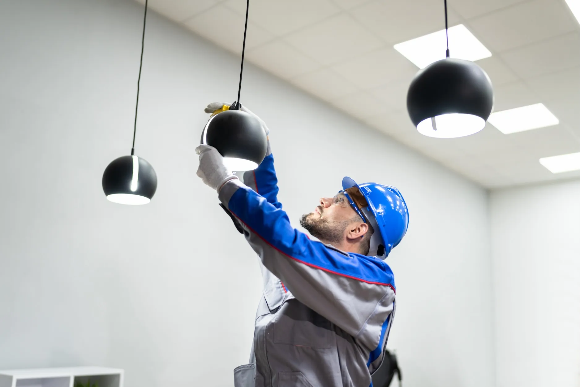 home-ceiling-light-equipment-maintenance