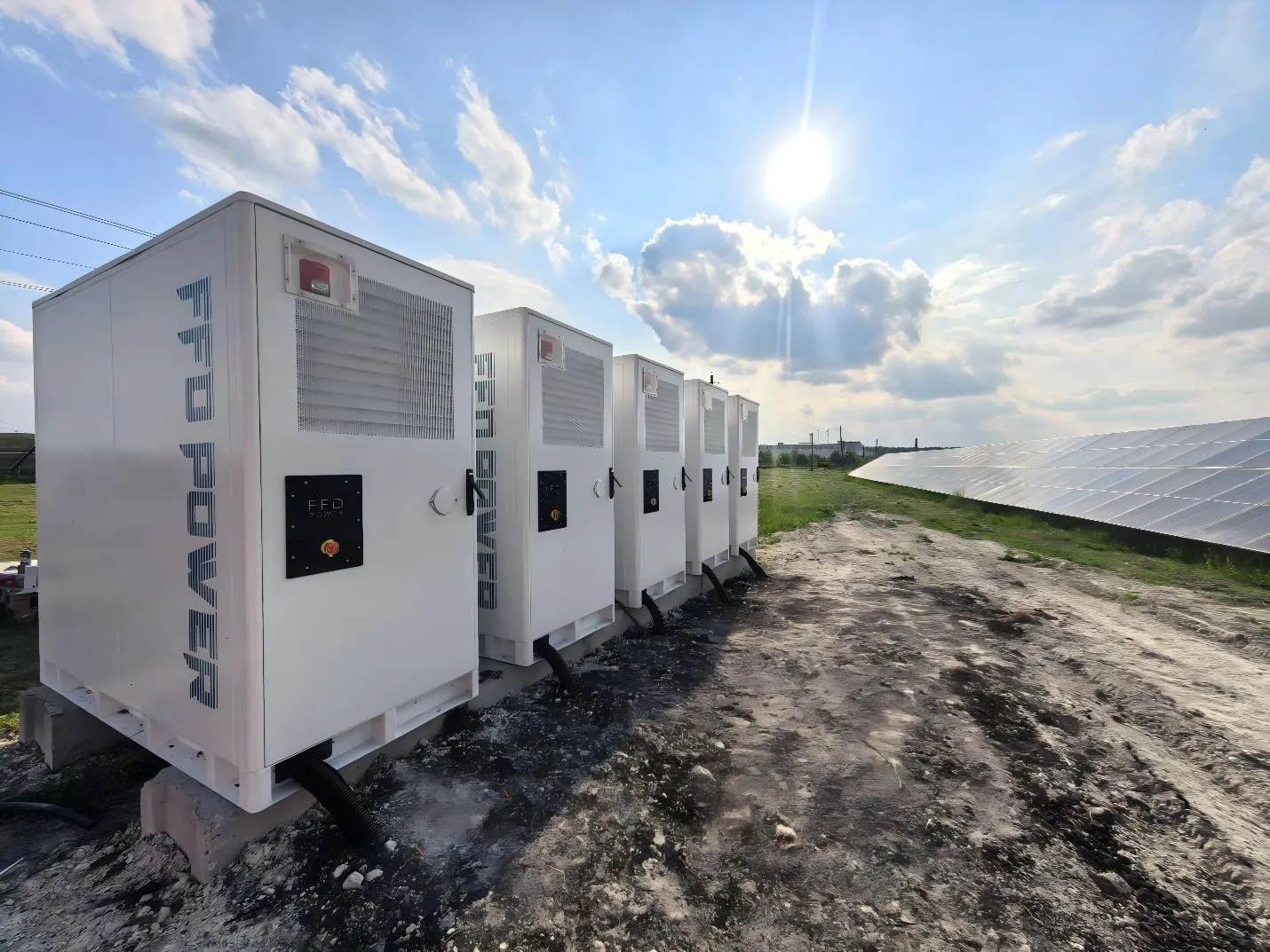 FFD POWER Galaxy 418L All-in-One-Schrank, 800V-BESS für Solarparks mit direktem PV-Busanschluss ohne Transformator