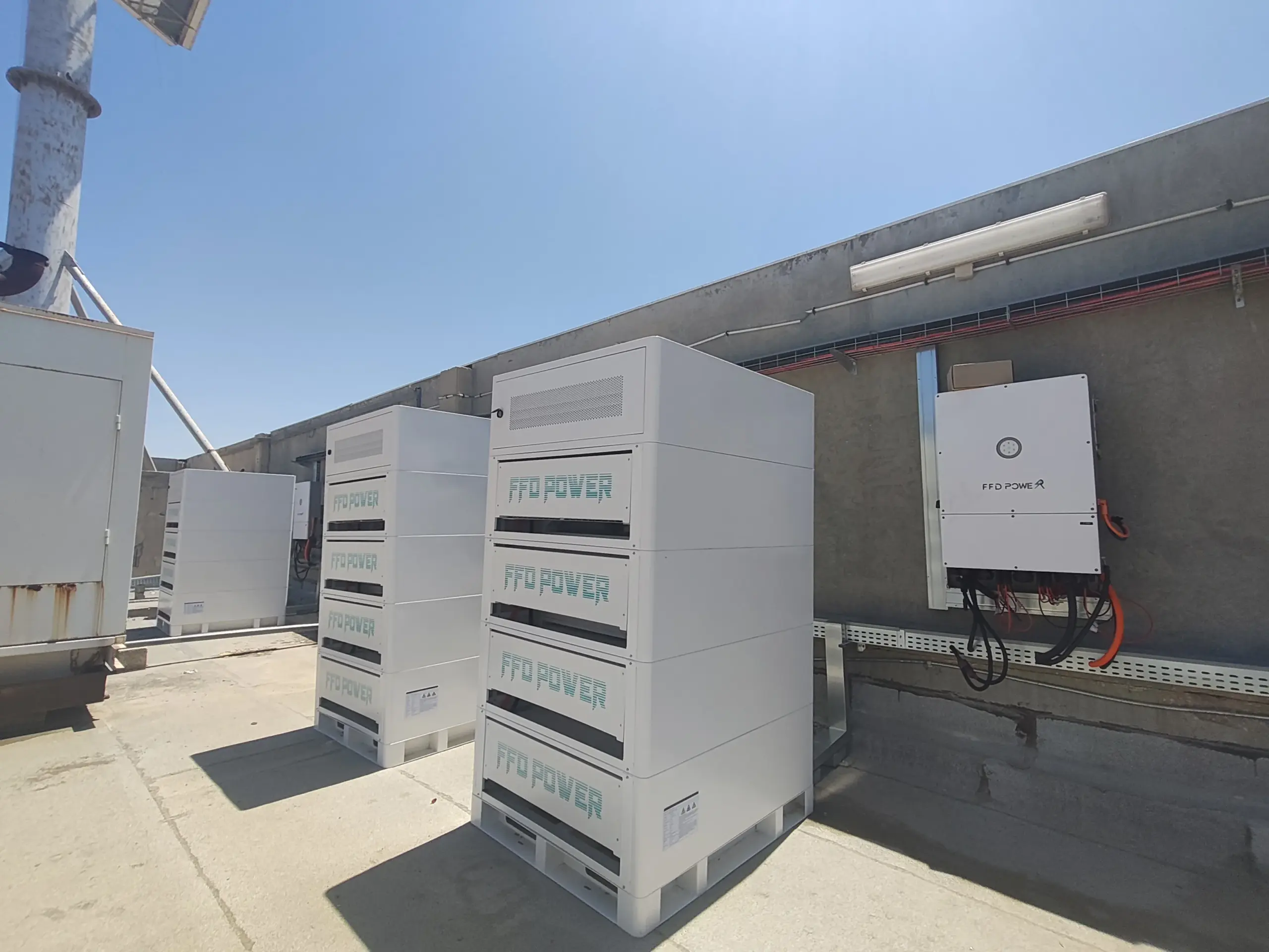 FFD POWER Galaxy 208 Dachschrank, BESS für Solar-plus-Speicher in einem israelischen Supermarkt-Solarspeicherprojekt