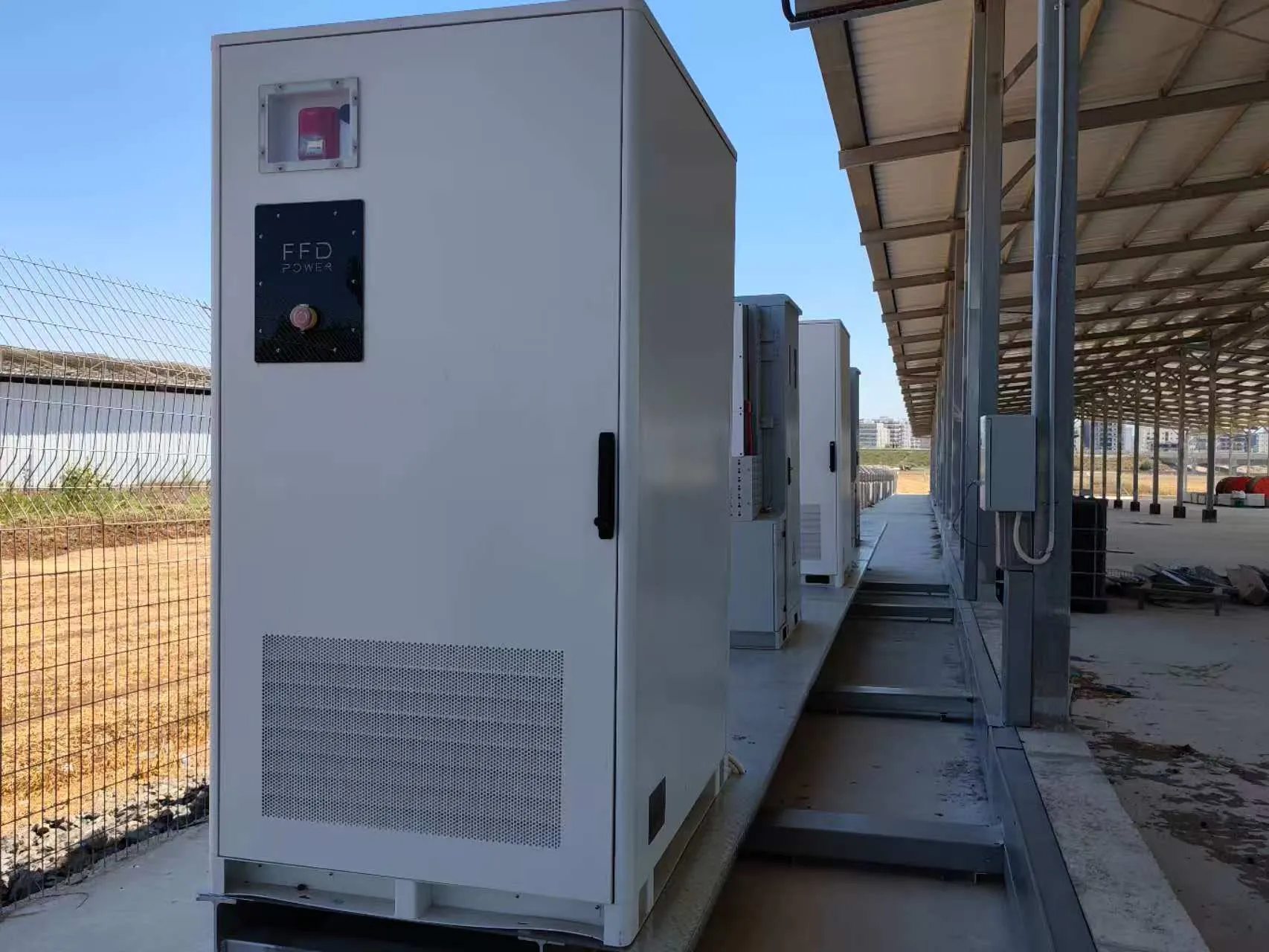 BESS für Solar-Arbitrage in Israel: Übersicht des 200kW/666kWh PV-Energiespeichersystems