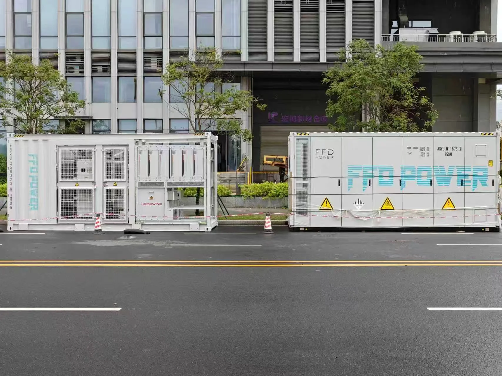 BESS für Day-Ahead-Arbitrage in Italien: netzgekoppelte 2,5MW/5MWh-Anlage mit String-PCS und modularen Batteriecontainern