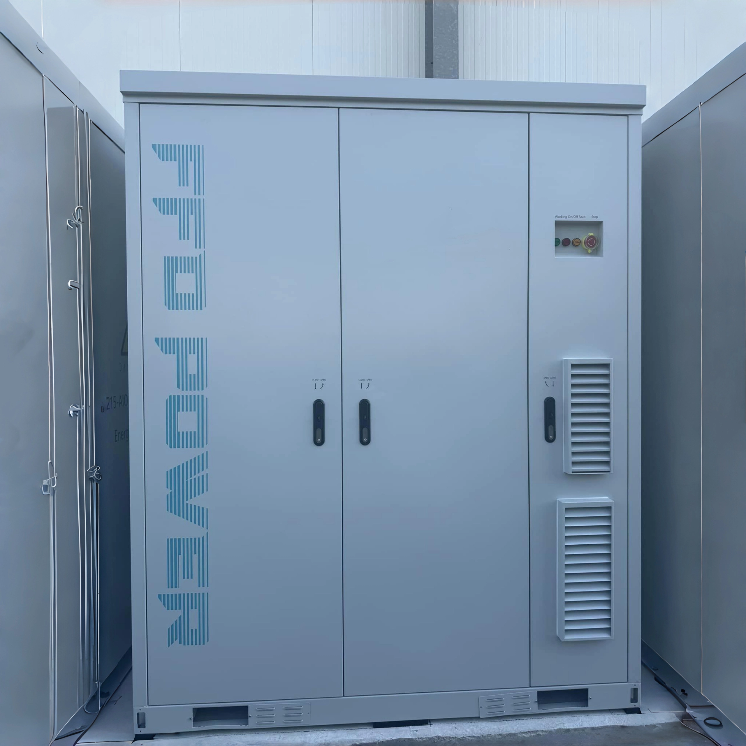 BESS für Energiearbitrage in Israel: Nahaufnahme eines All-in-One-BESS-Schranks für TOU-Arbitrage und PV-unterstütztes Laden