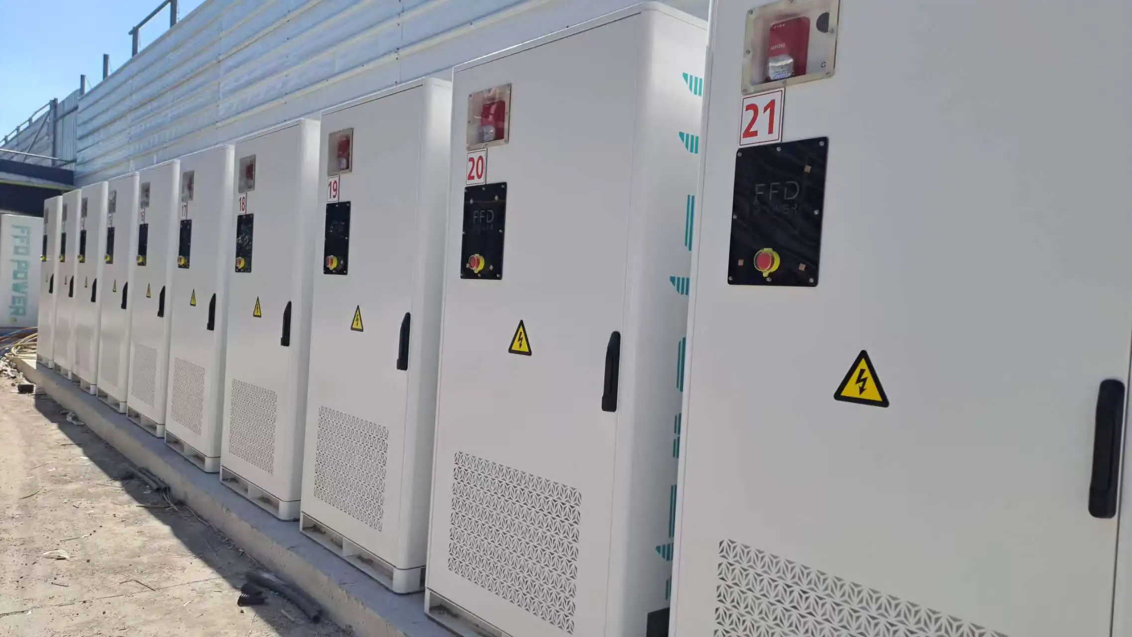 FFD POWER EMS-Dashboard mit PV-Ertrag, Netzlast und Speicherstatus für TOU-Arbitrage- und Spitzenlastkappungssteuerung