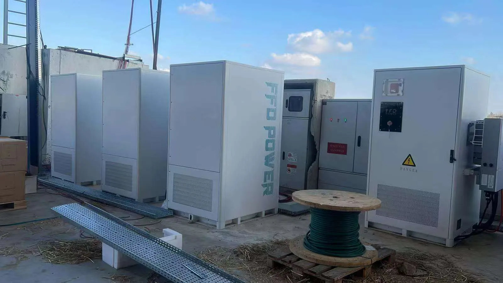 BESS für PV-Arbitrage mit DC-Kopplung, Installation vor Ort