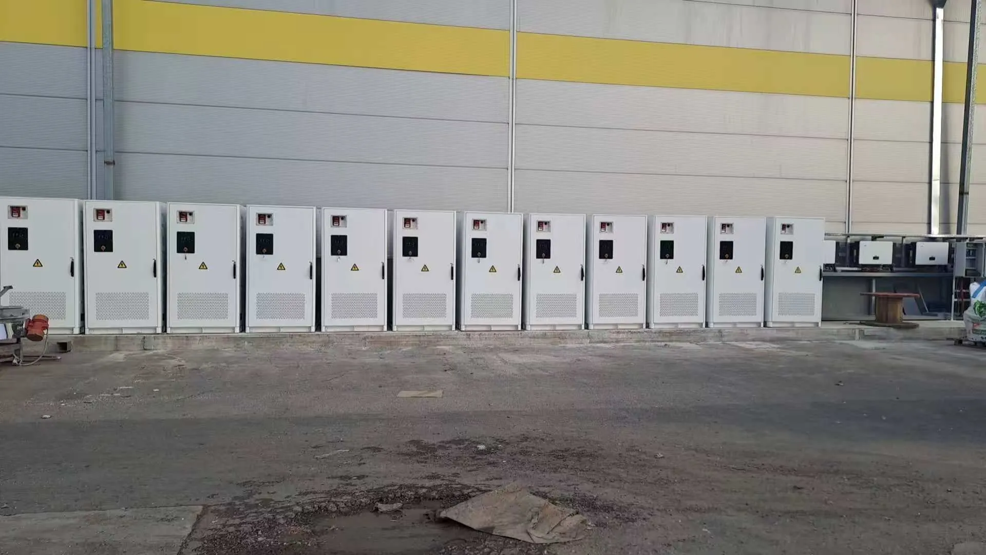 Batterie-Energiespeichersystem zur Kostenoptimierung durch TOU-Arbitrage