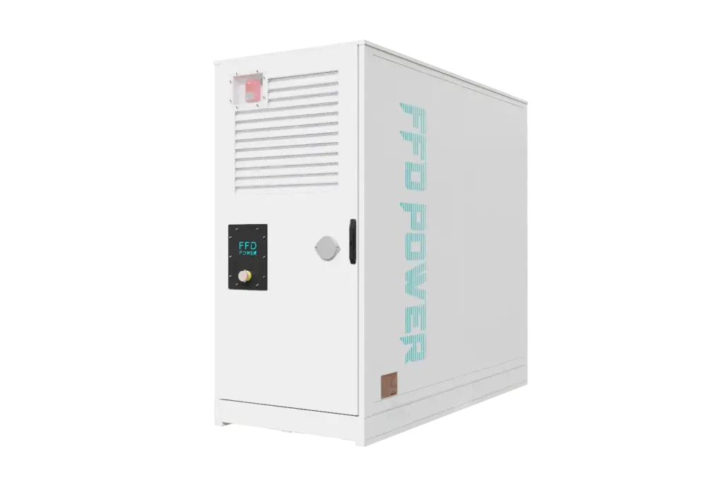 Freistehender FFD POWER Batterieschrank mit Bedienpanel, Not-Aus-Schalter und Lüftungsgitter
