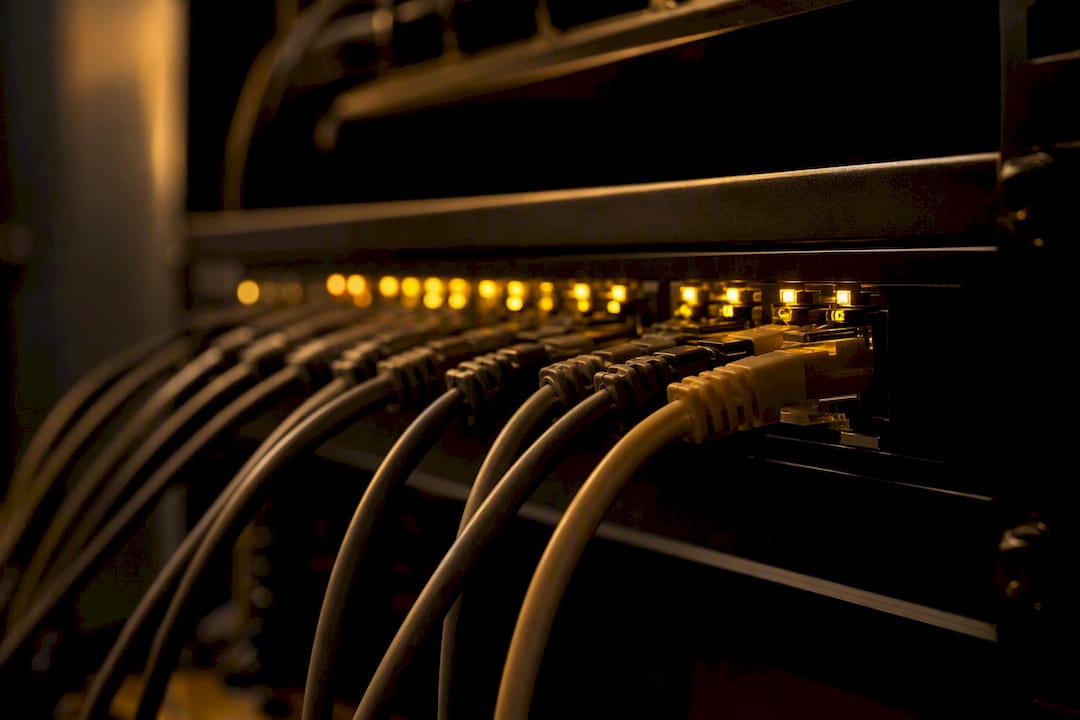 Network switch with active data transfer LEDs