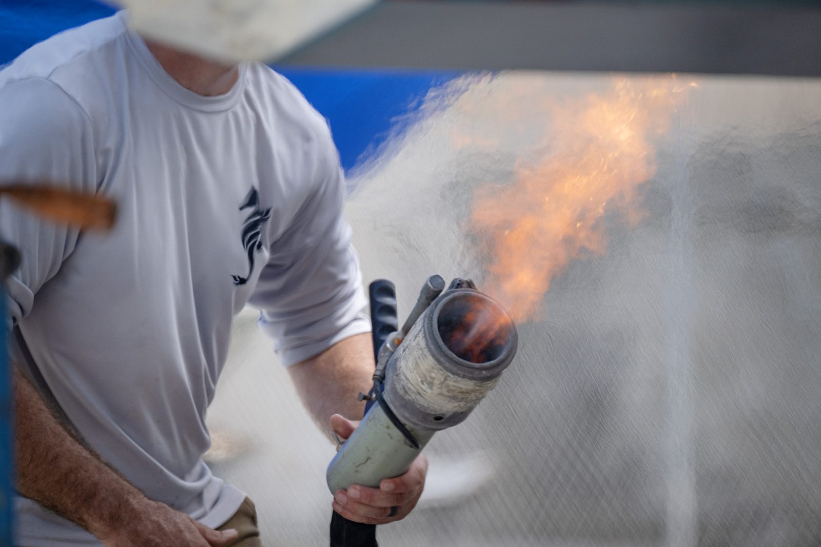 Close-up of the torch head during heat-embedding