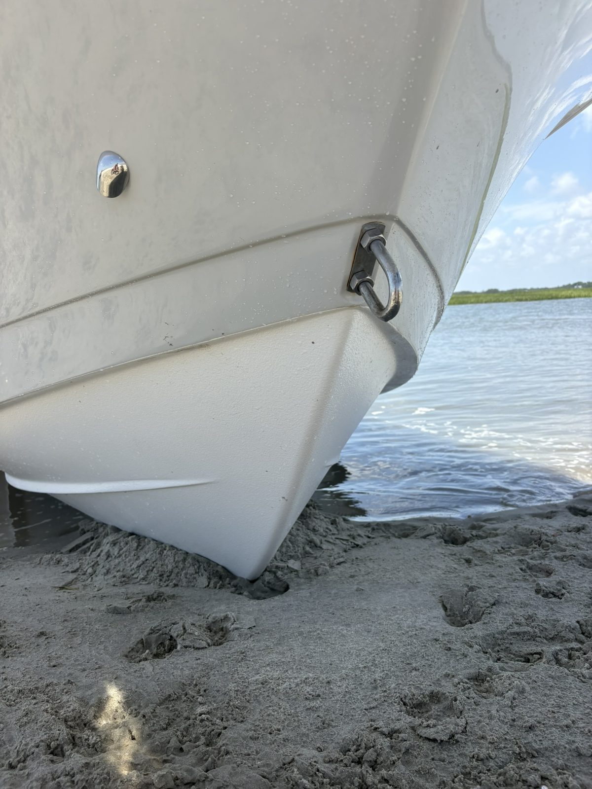 Ken's Aquaphobix™-coated hull sitting directly on a sandbar with no wear