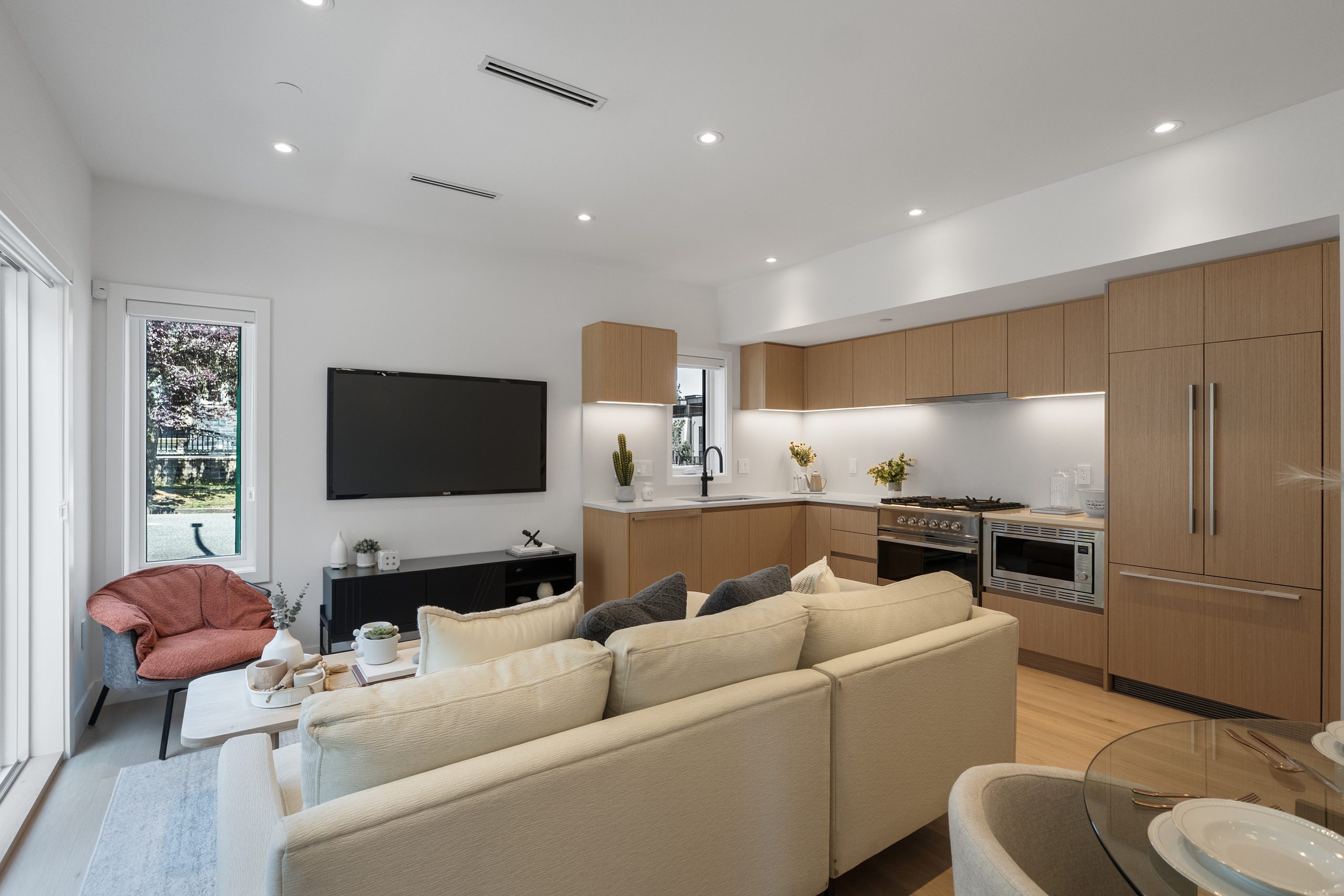 Oakton 1008 living and kitchen space