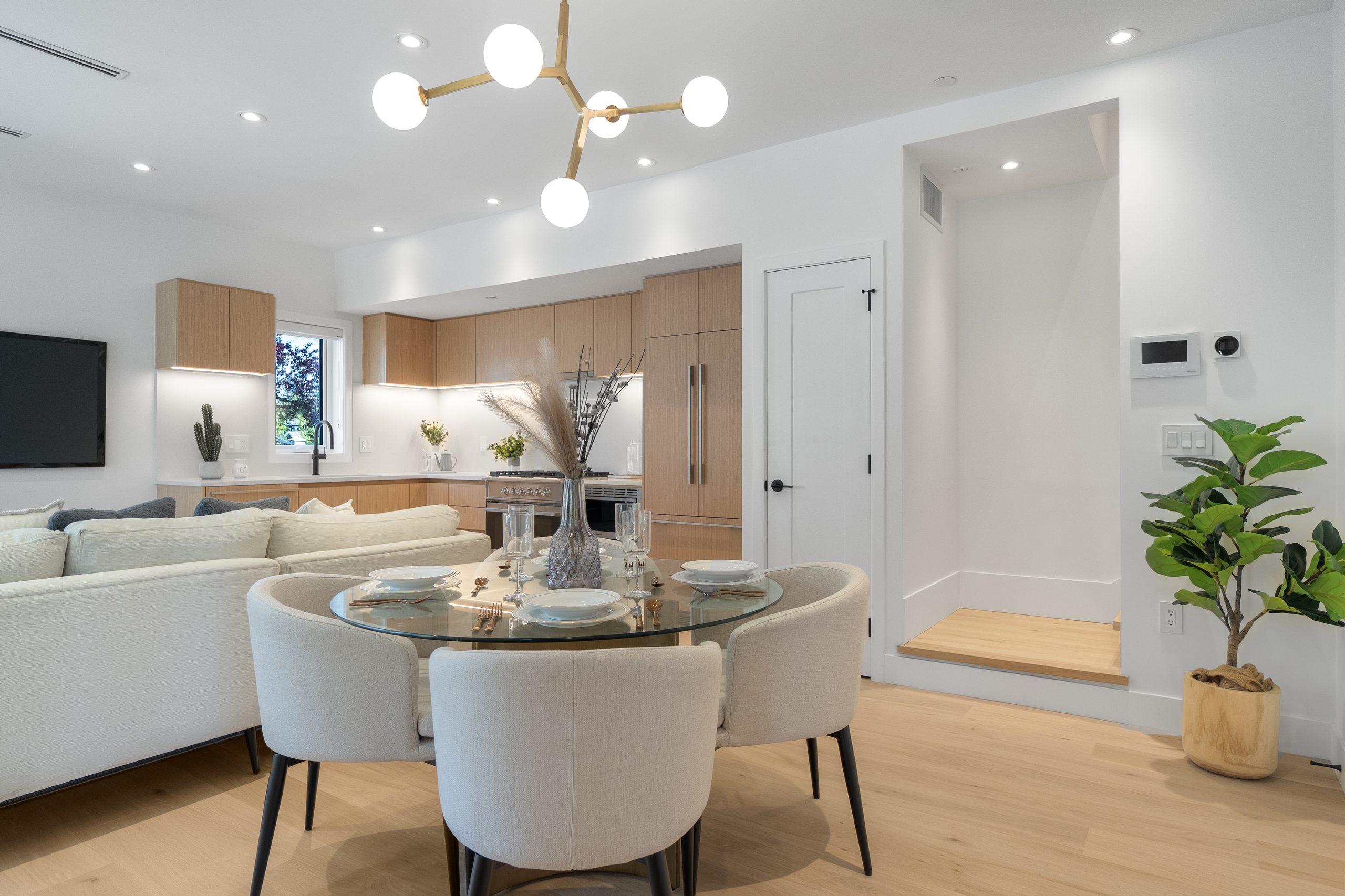 Oakton 1008 living space