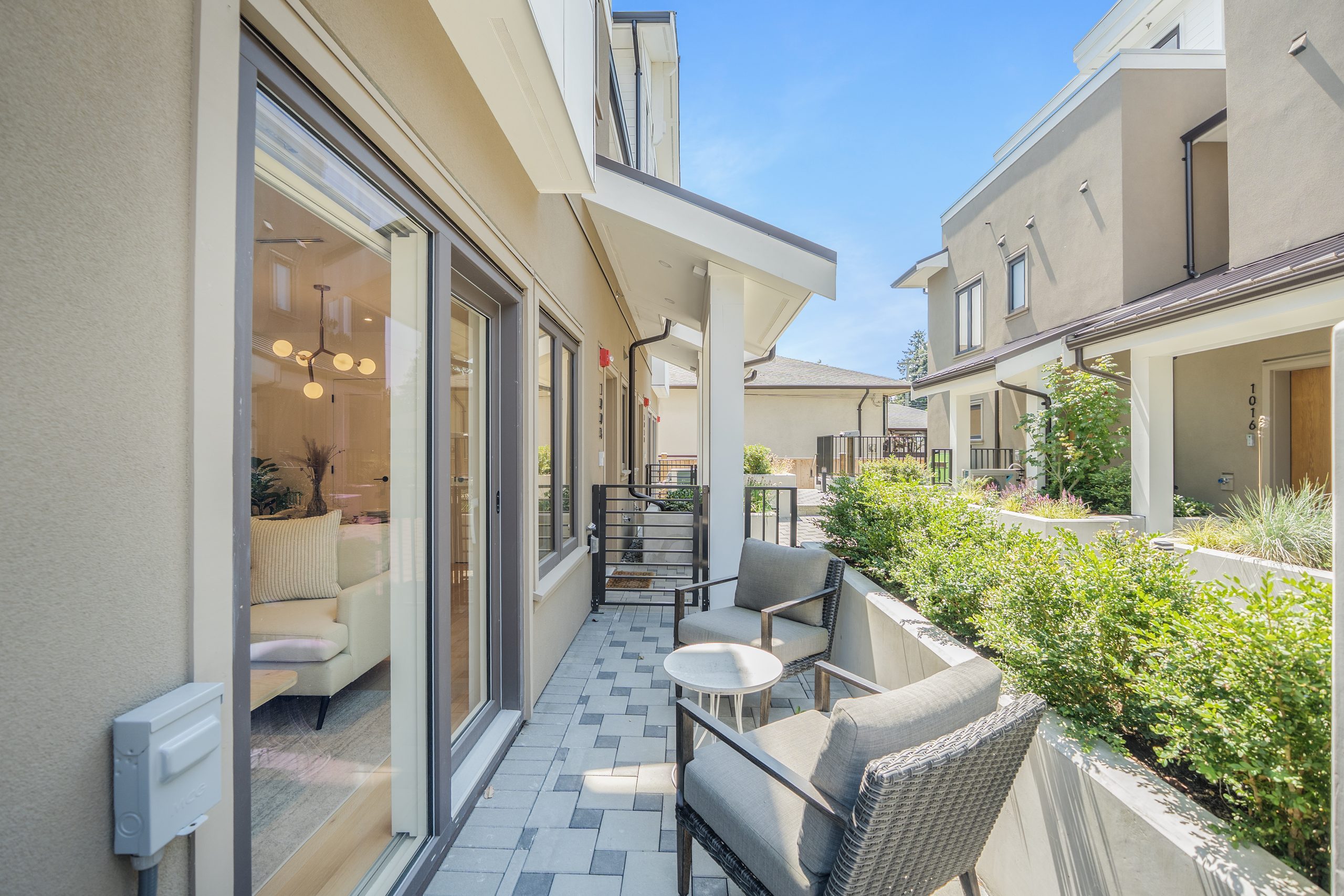 Oakton 1008 outdoor terrace