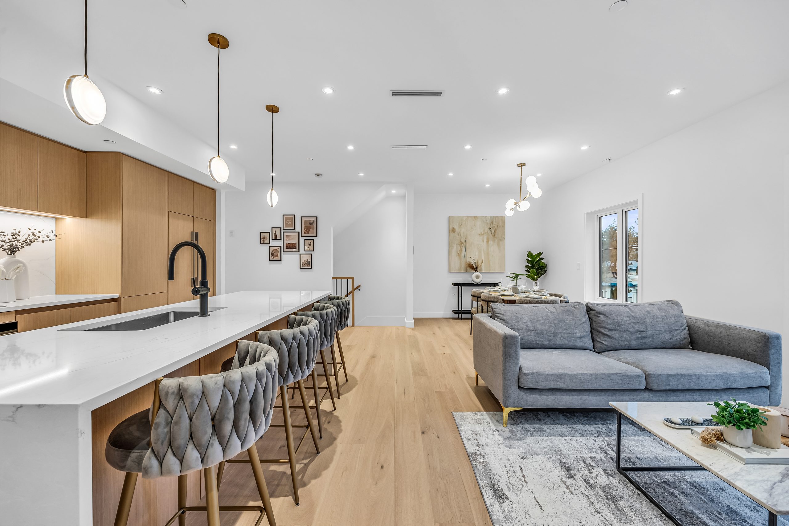 Oakton 1016 corner living and kitchen