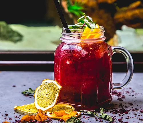 Berry lemonade with fresh lime and mint