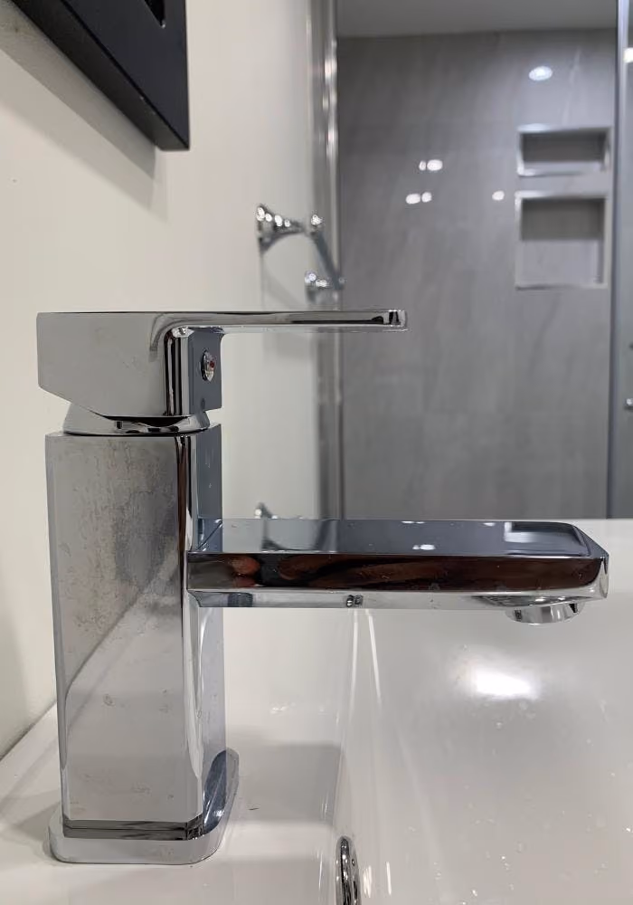 Baño nuevo en el sótano