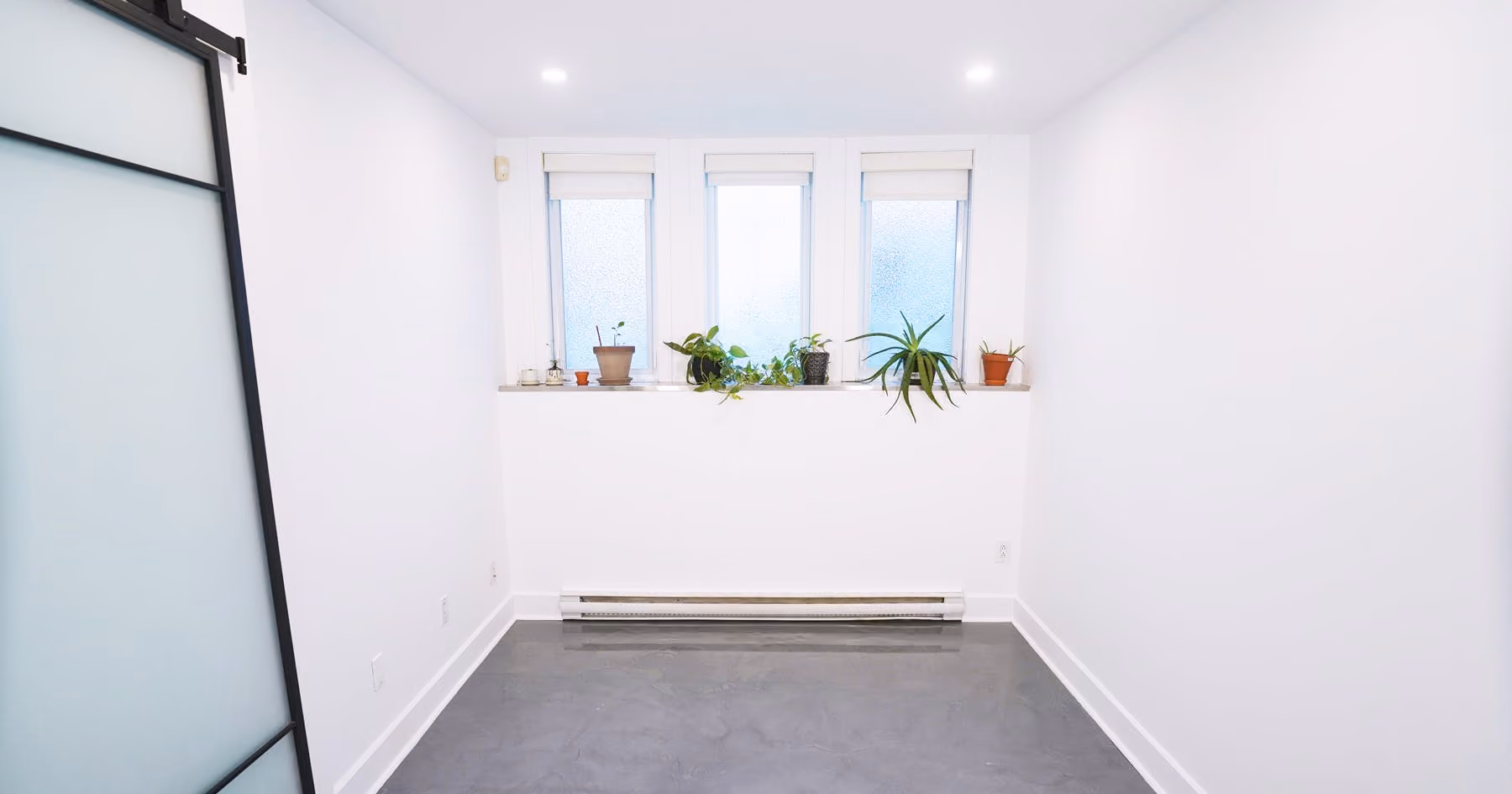 Oficina en casa en el sótano y remodelación de cochera