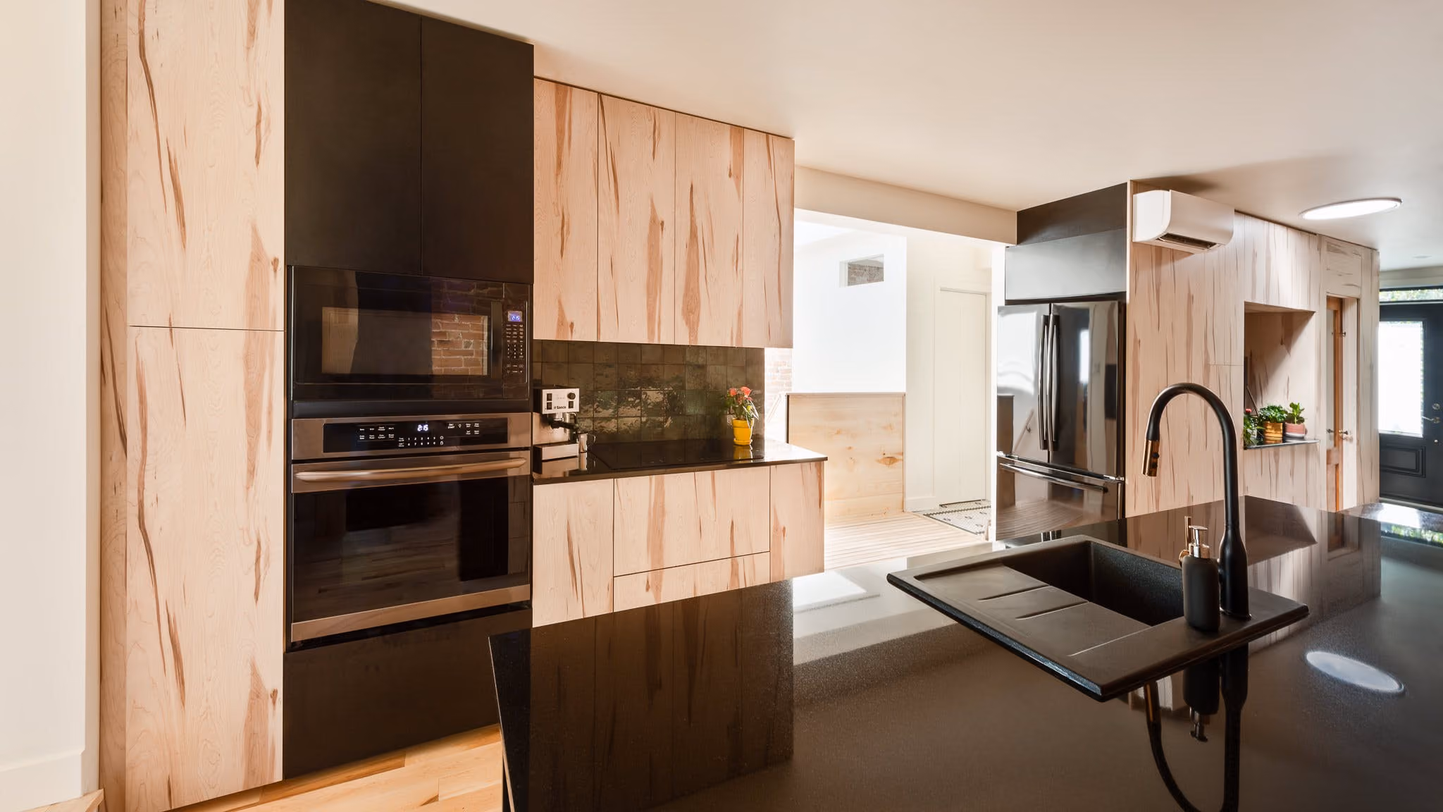 Remodelación de cocina y sala pensada para la familia