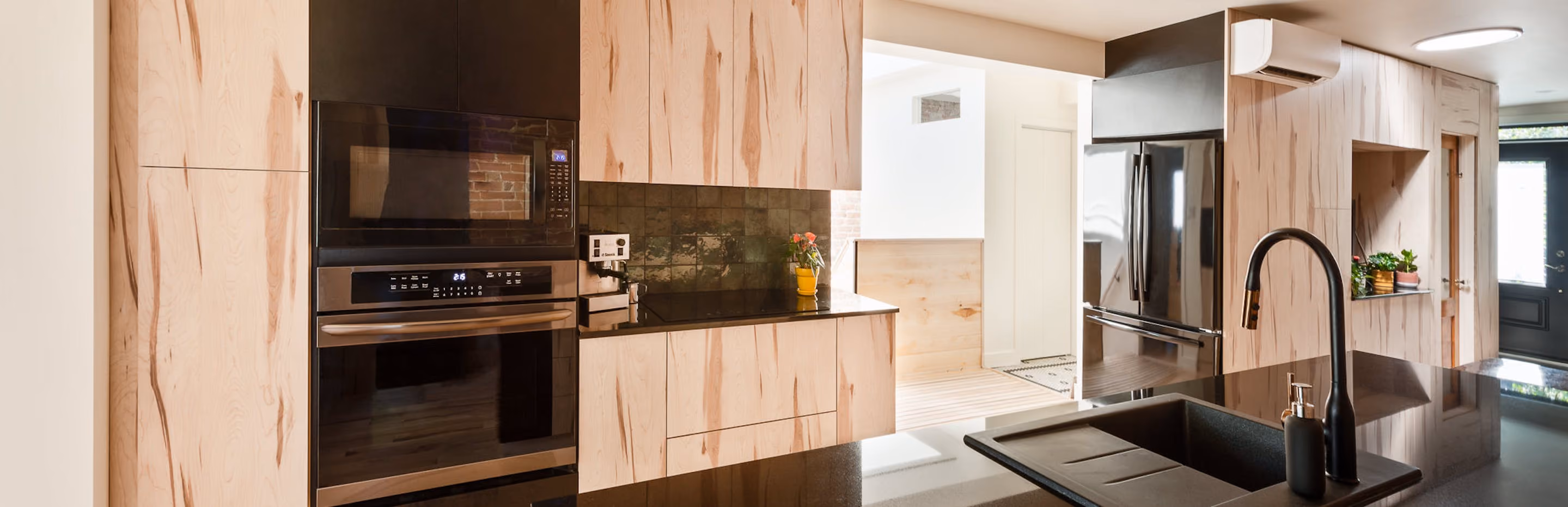 Remodelación de cocina y sala pensada para la familia