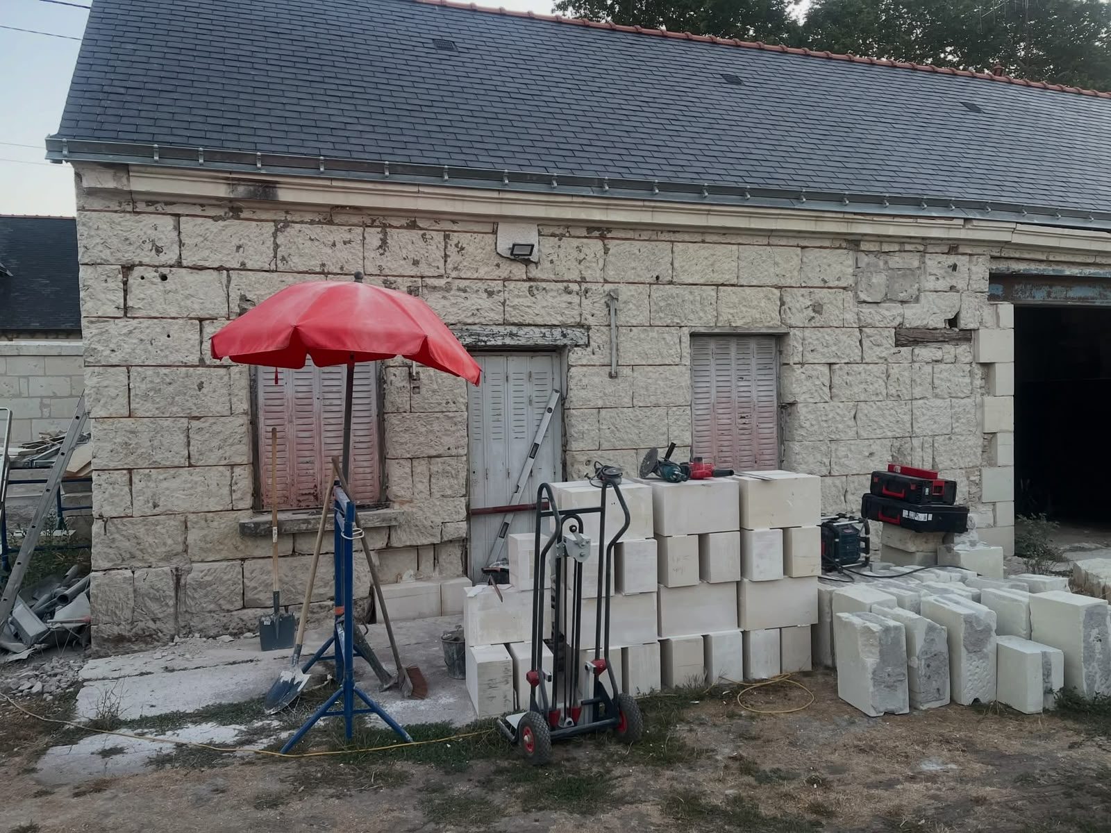 Réhabilitation d'une dépendance en pierre – Maubeuge