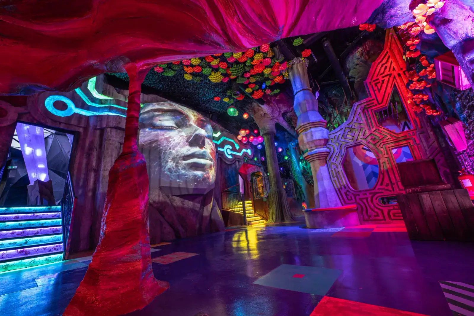 Pink room with the giant head projection at Wake The Tiger
