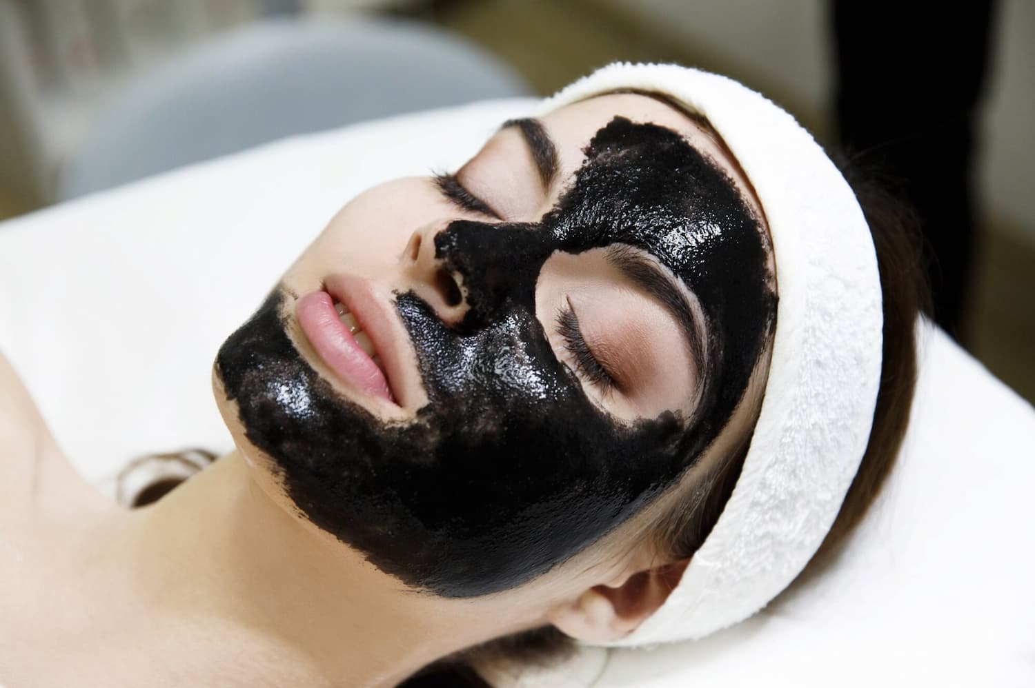 What Is a Hollywood Carbon Laser Facial? Benefits, Results & What to Expect