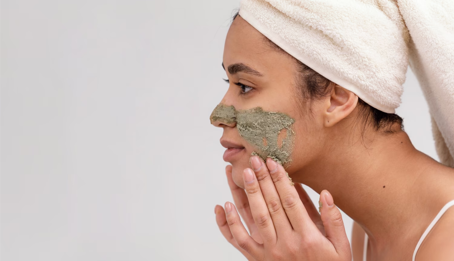 Green Sea Peel before and after: pigmentation and acne marks before, clearer skin after
