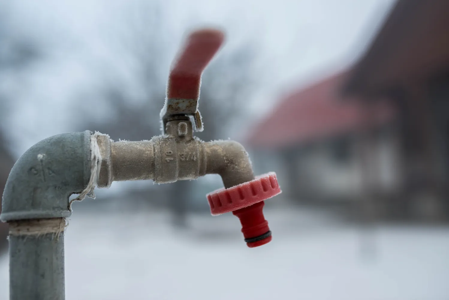 Read this article and learn how to prevent pipe bursts from winter freeze.