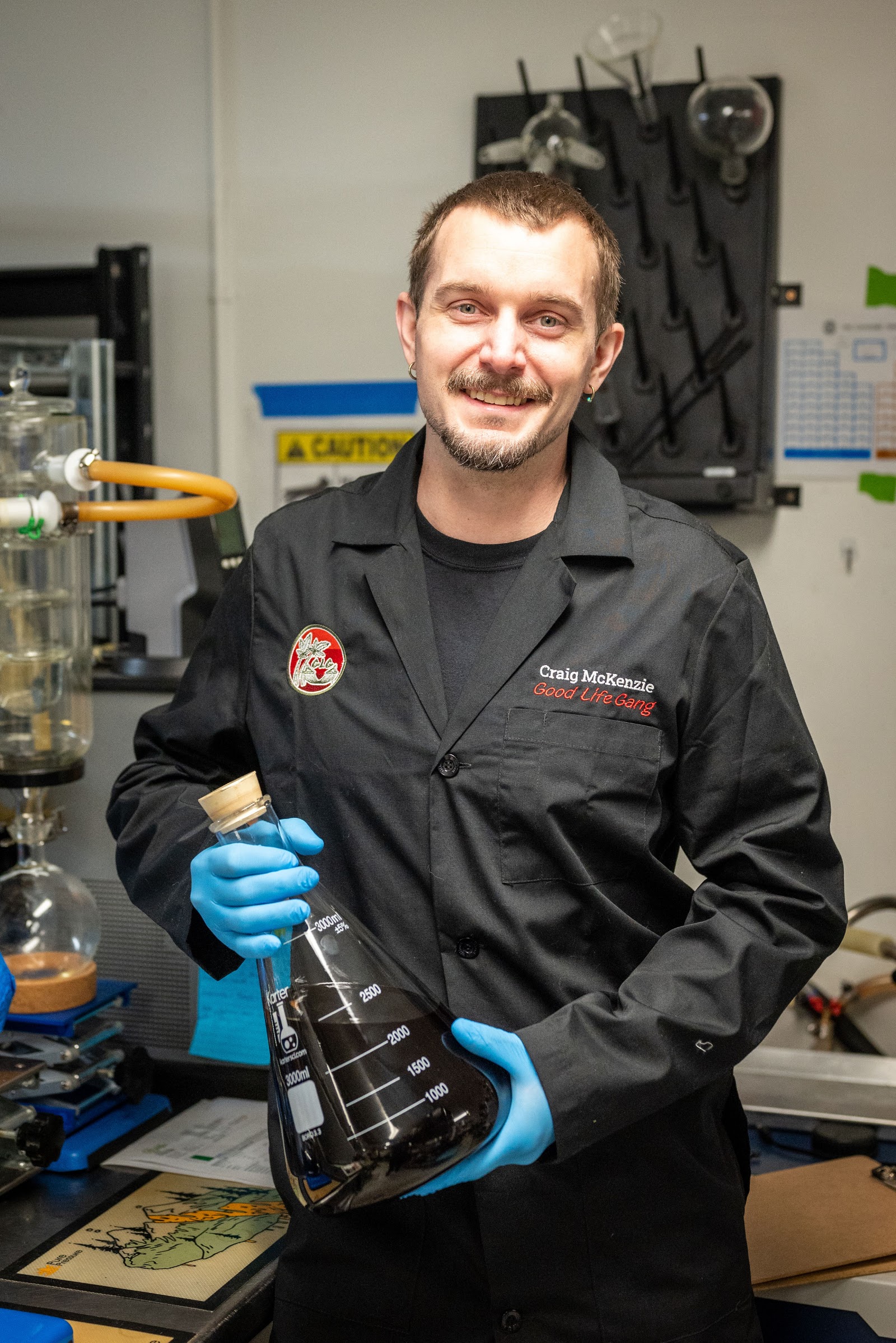 GOOD extraction technician with lab glassware
