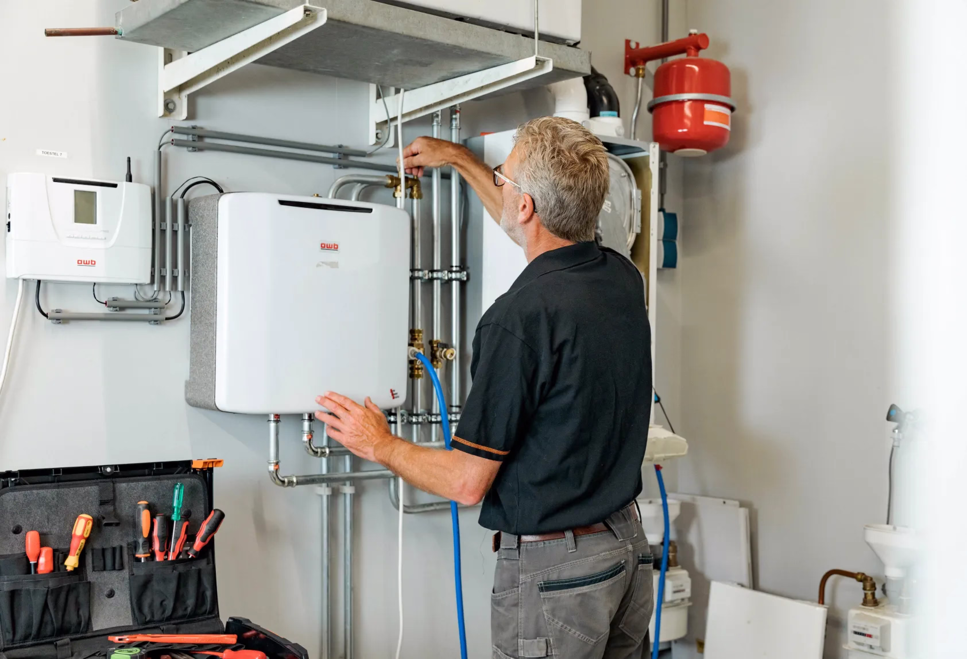 Warmtepomp aan de buitengevel van een woning