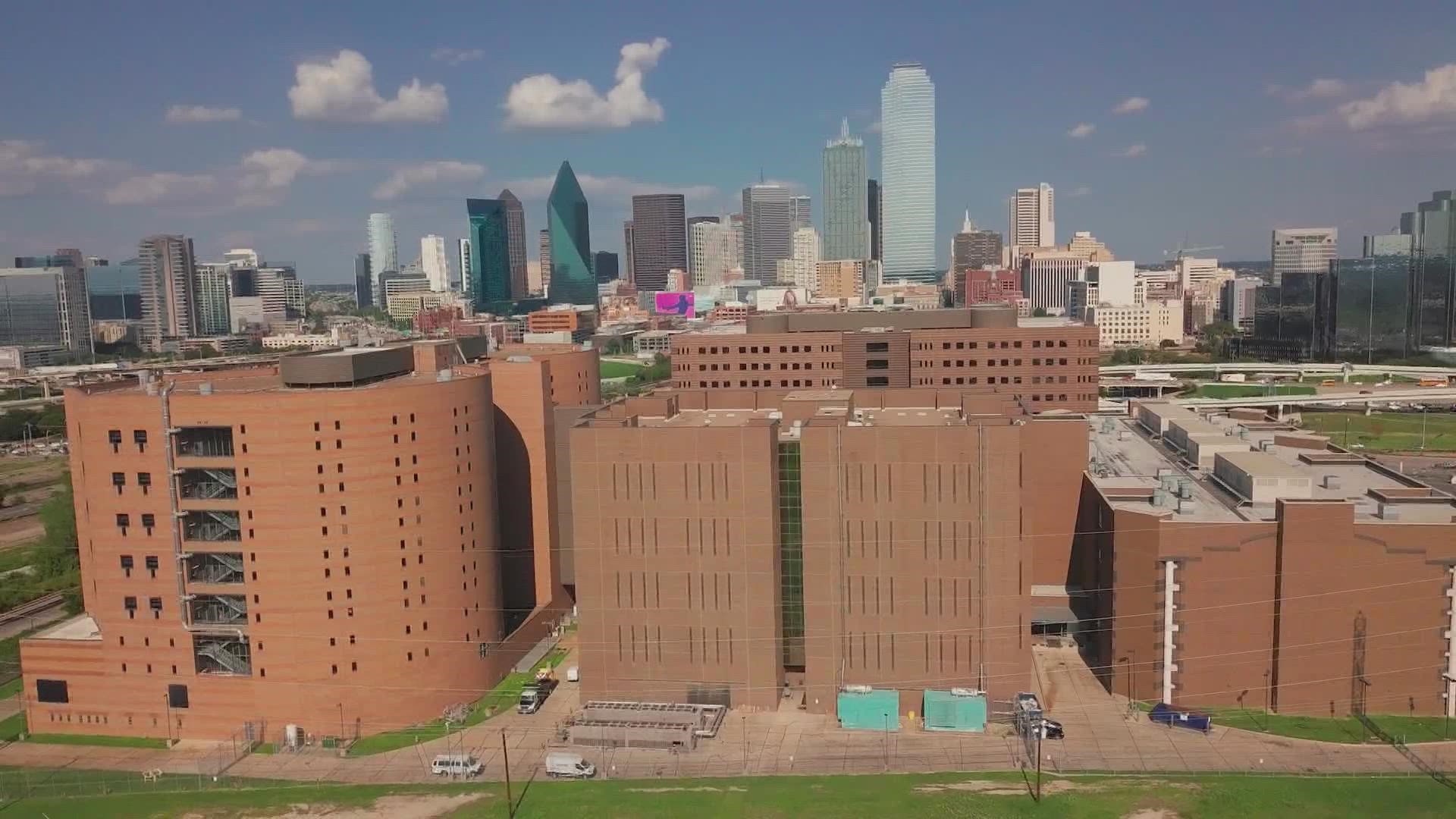 Centro de Justicia Lew Sterrett del Condado de Dallas. Crédito de la foto: WFAA