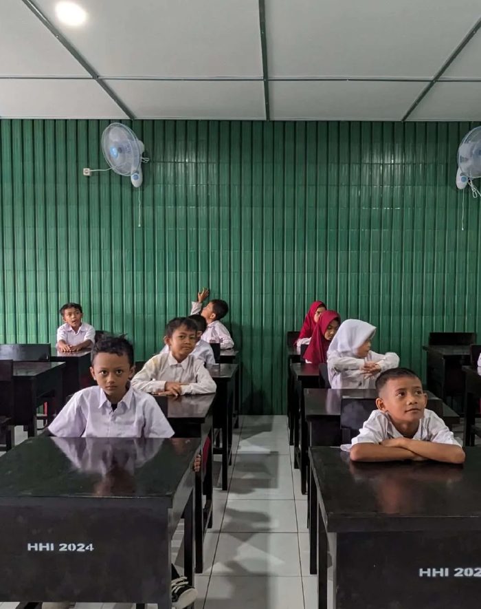 Children learning in an Inspiration Classroom