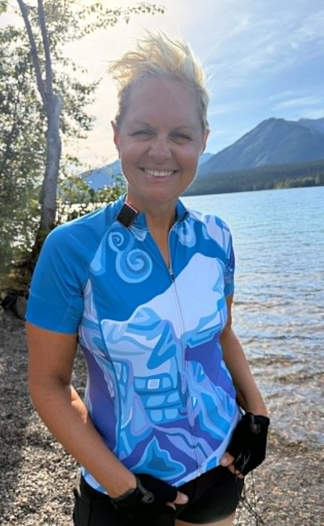 Alchemy of Ride jersey by a blue lake