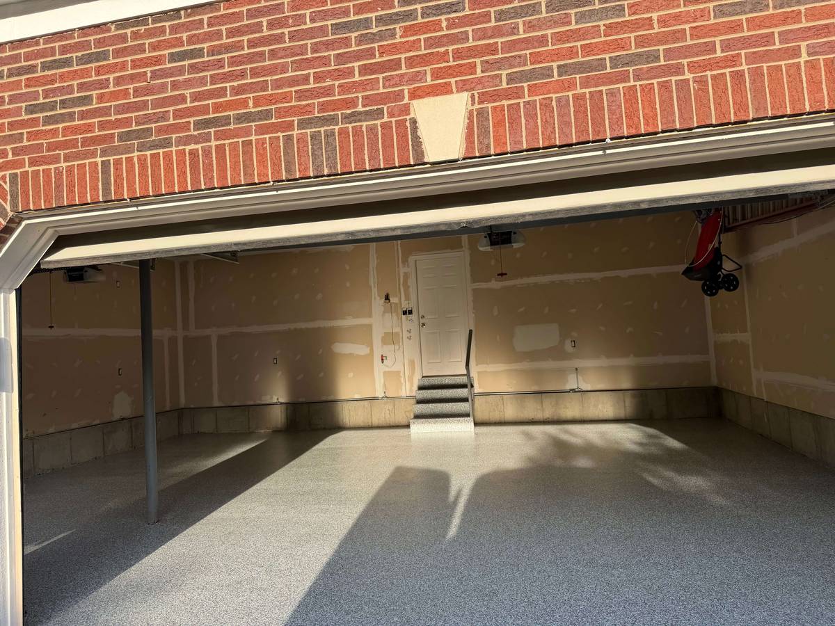 Side-by-side photo of a garage floor before and after epoxy flake coating in Rolling Meadows, IL.