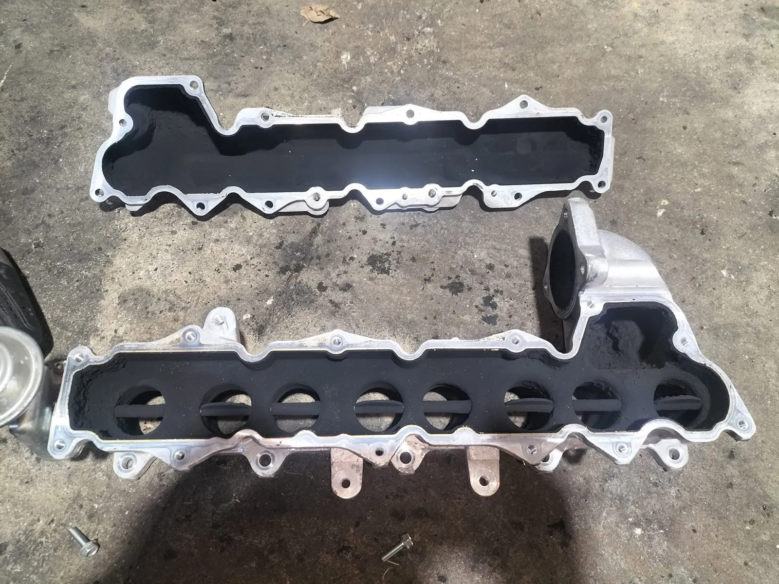 Rocker cover before cleaning