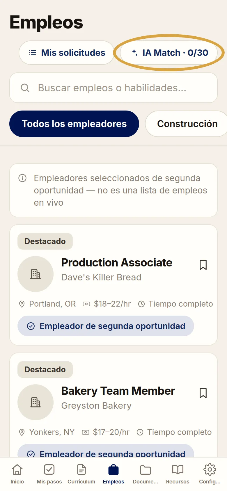 Pantalla de match de empleos evaluando empleadores verificados de segunda oportunidad contra el currículum del usuario