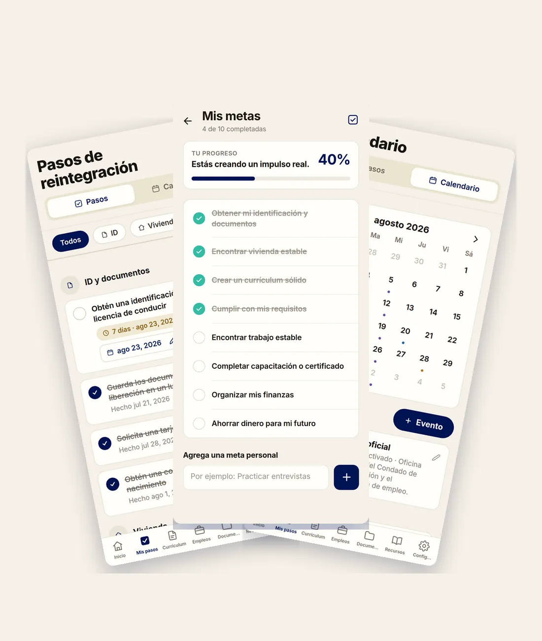 Tres pantallas de la app Free and Forward en abanico: el seguimiento de metas con barra de progreso, la lista de 27 pasos de reintegración y el calendario de reportes y fechas de corte