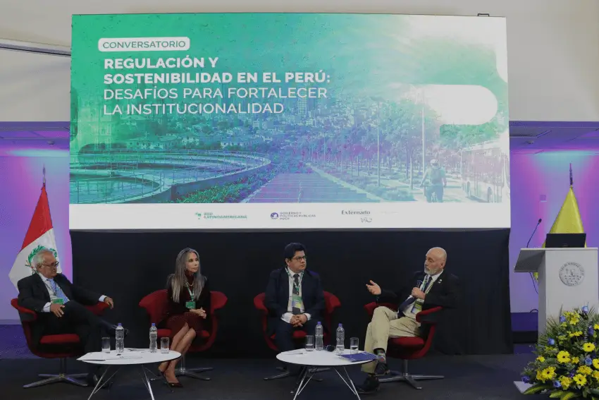 Imagen de conversatorios con expertos y tomadores de decisión