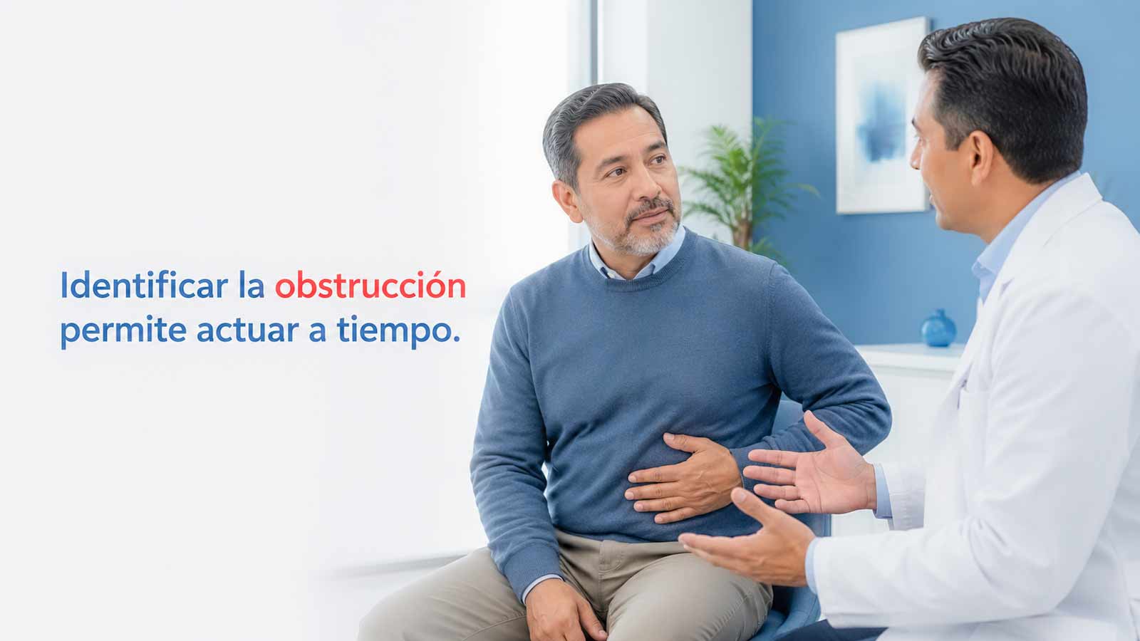Hombre latino con una molestia abdominal conversa con un urólogo sobre posibles obstrucciones urinarias.