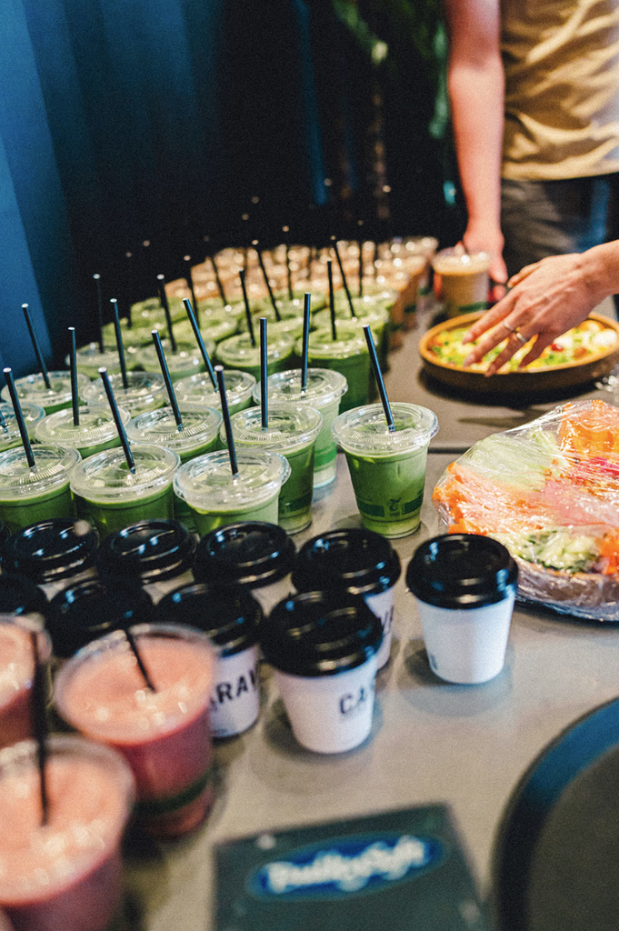 green smoothies, coffee and pizza laid out at the London ESN event