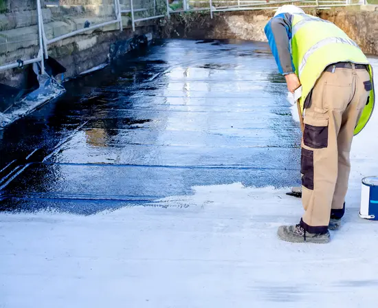 Étanchéité multicouche sous une couche de gravier de toiture