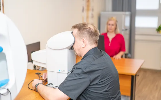 Untersuchung an einem arbeitsmedizinischen Messgerät