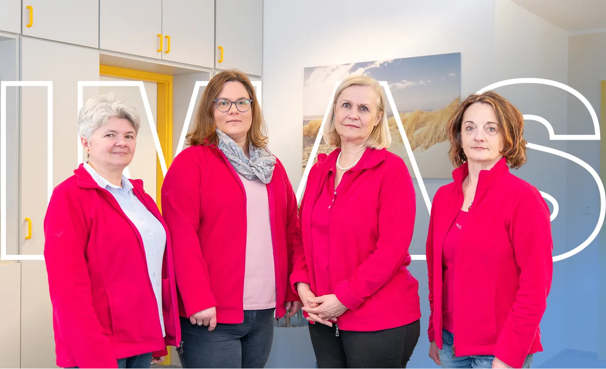 Team des IMAS Arbeitsmedizinischen Dienstes in roter Firmenkleidung