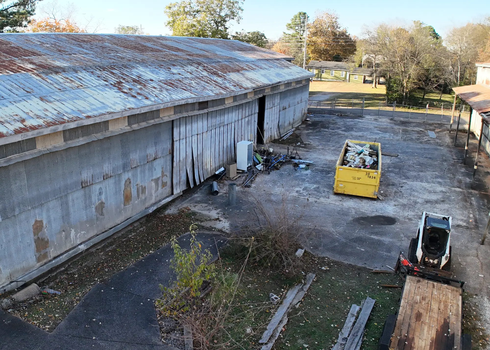 Loading porch and gate (IMG-2)