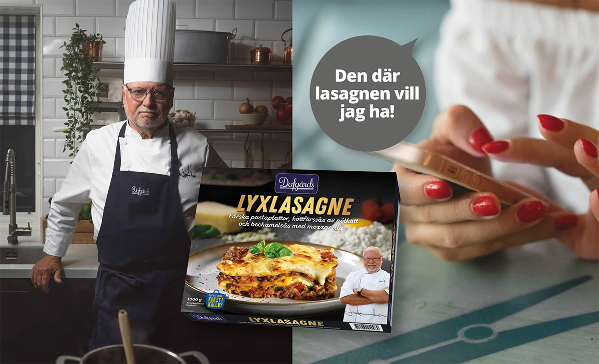 Kock håller upp en förpackning Lyxlasagne