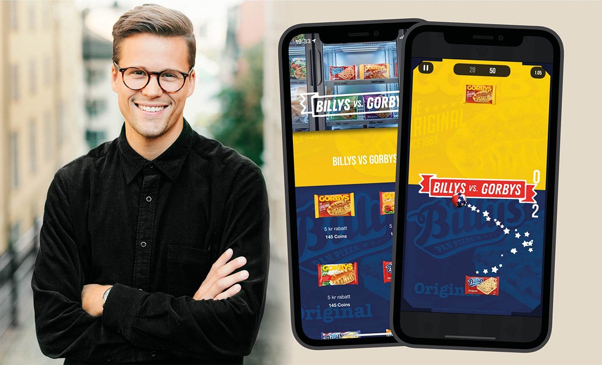 Man bredvid två mobiler som visar ett kampanjspel