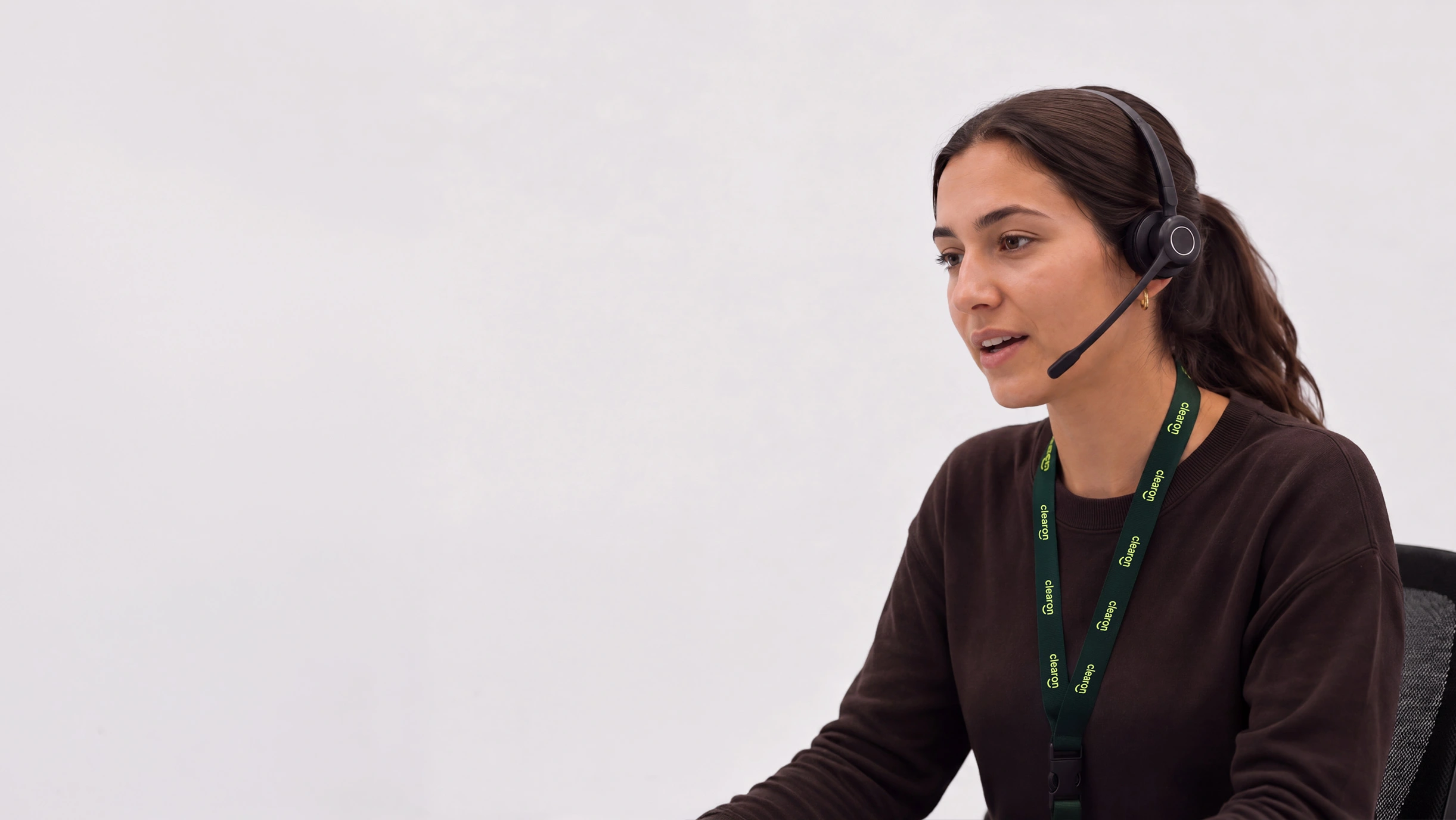 Medarbetare i kundtjänst med headset